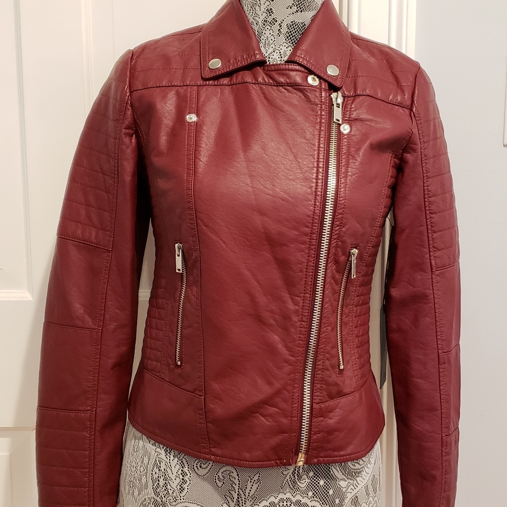Red jacket - Picture 3 of 3